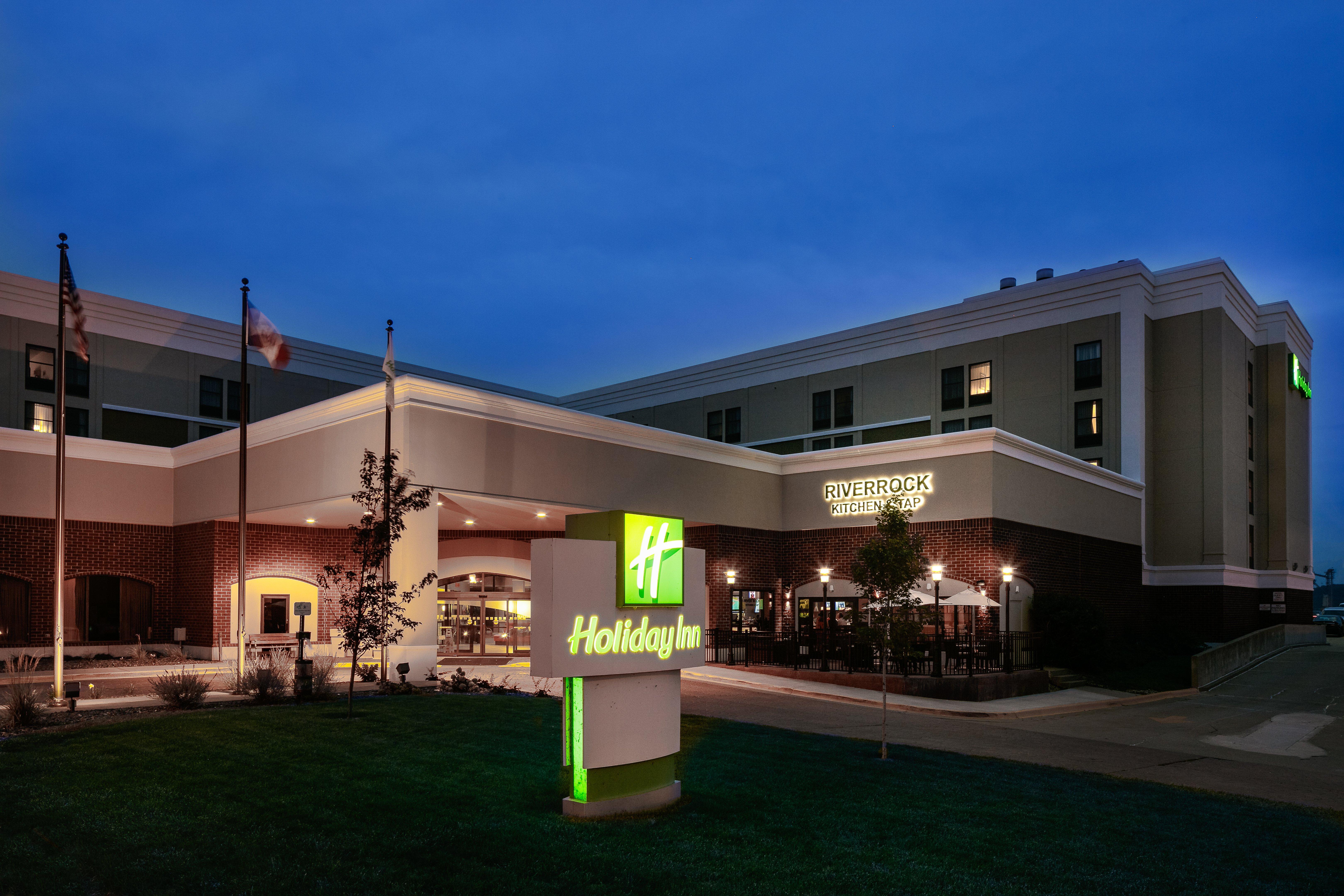 Holiday Inn Dubuque/Galena By Ihg Bagian luar foto