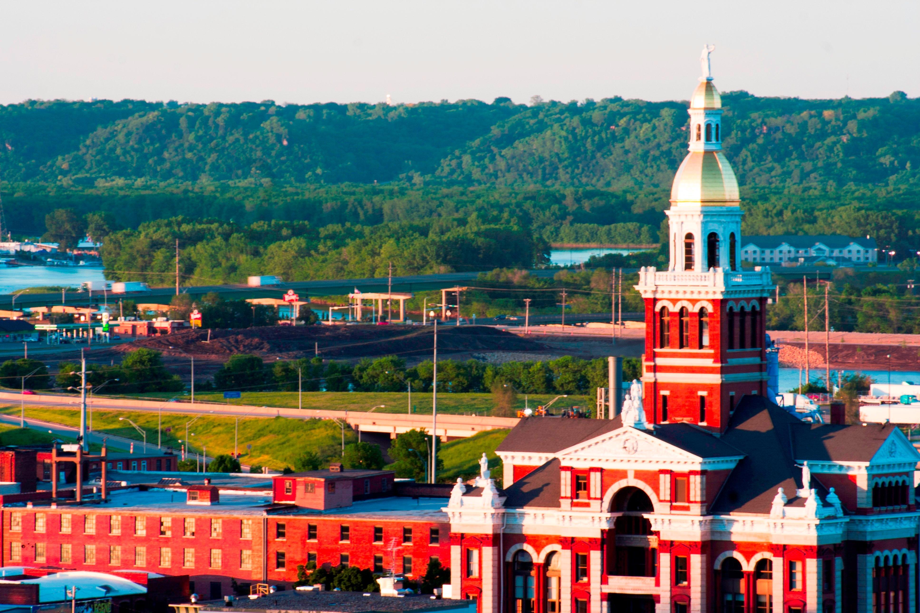 Holiday Inn Dubuque/Galena By Ihg Bagian luar foto