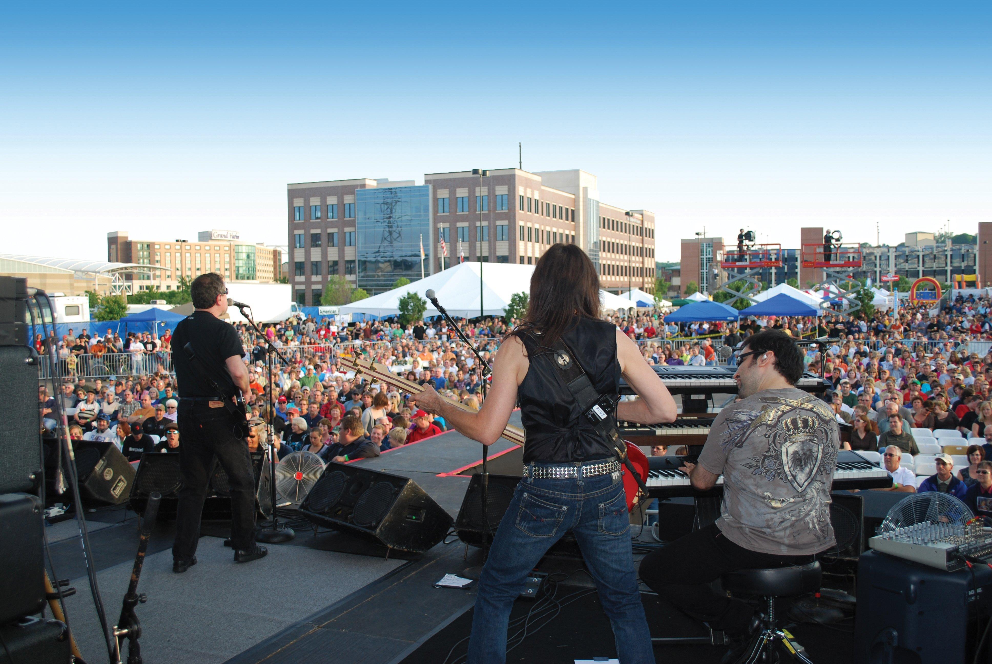 Holiday Inn Dubuque/Galena By Ihg Bagian luar foto