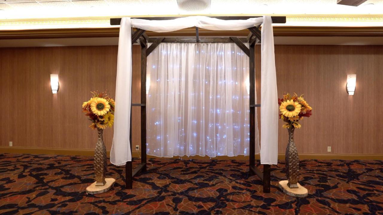 Holiday Inn Dubuque/Galena By Ihg Bagian luar foto