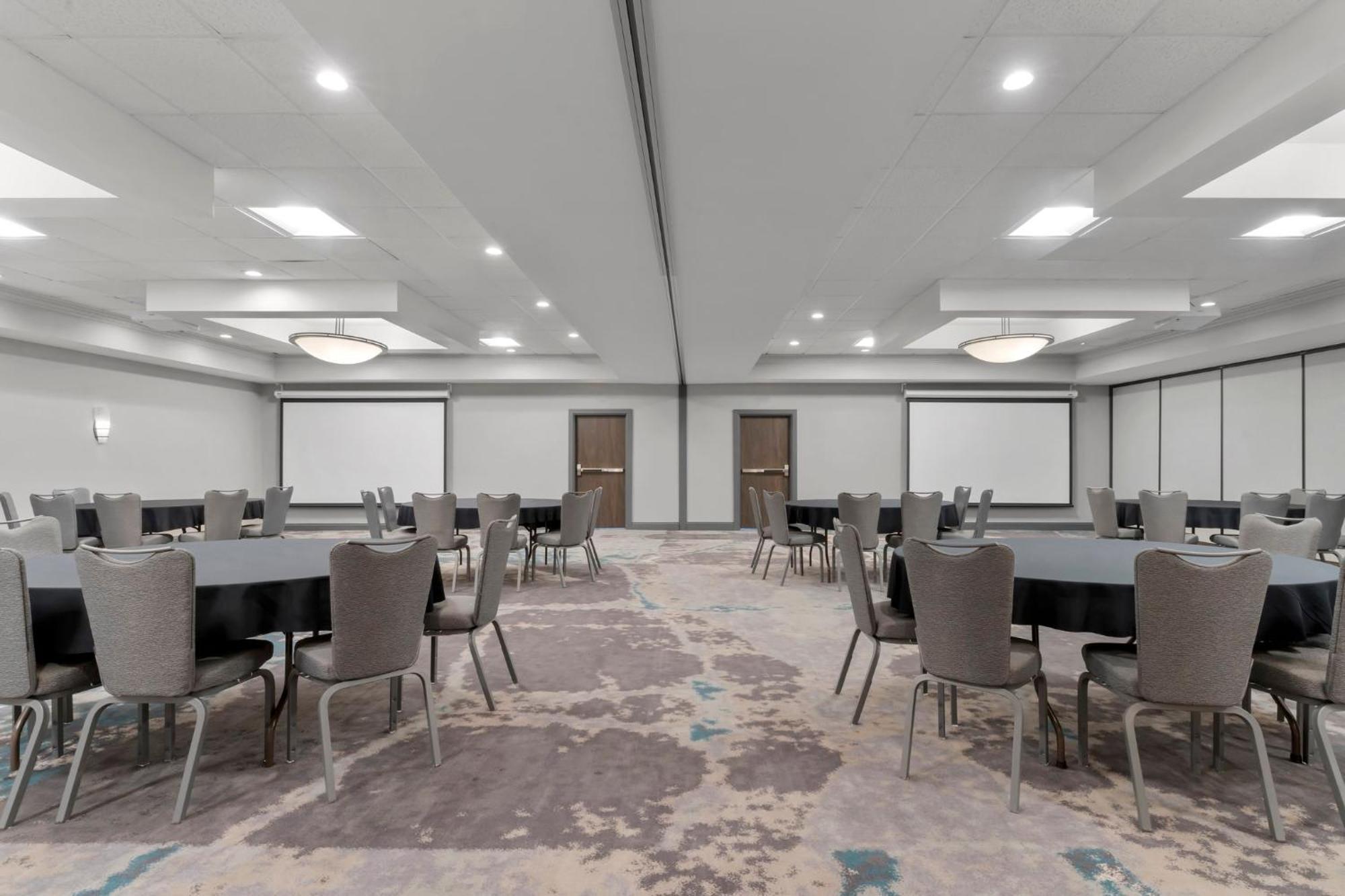 Holiday Inn Dubuque/Galena By Ihg Bagian luar foto