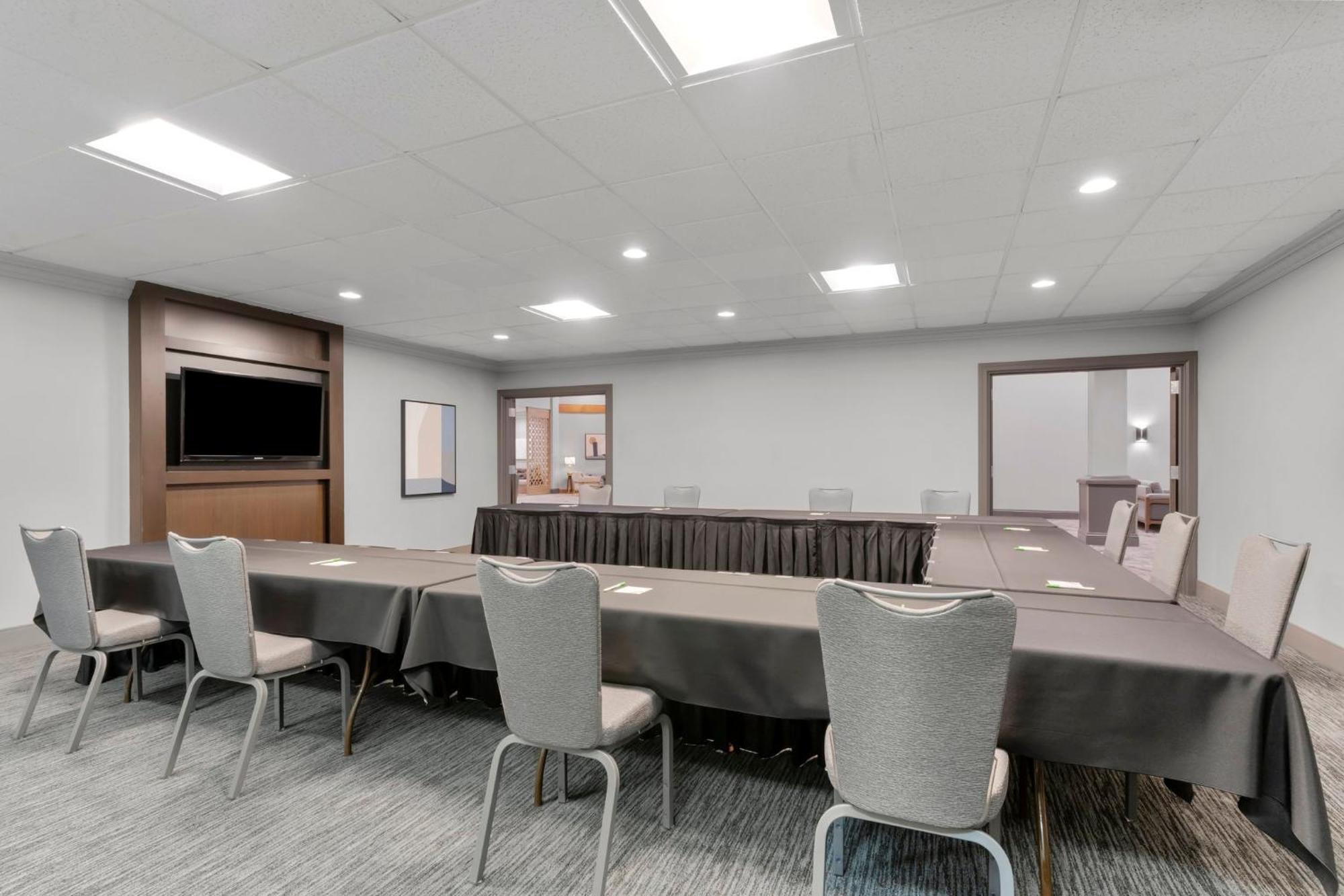 Holiday Inn Dubuque/Galena By Ihg Bagian luar foto
