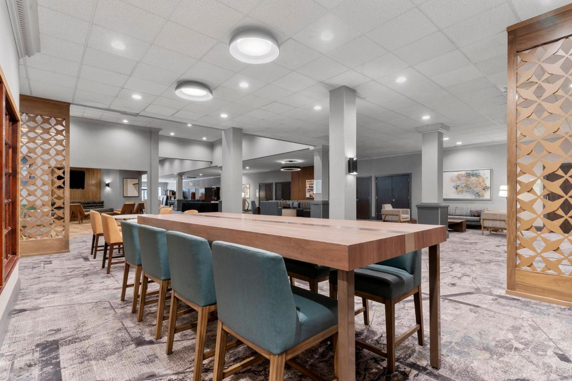 Holiday Inn Dubuque/Galena By Ihg Bagian luar foto