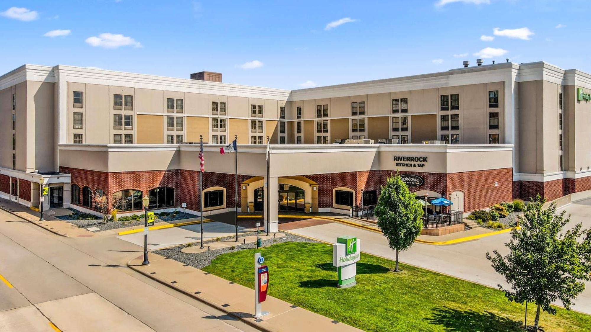 Holiday Inn Dubuque/Galena By Ihg Bagian luar foto