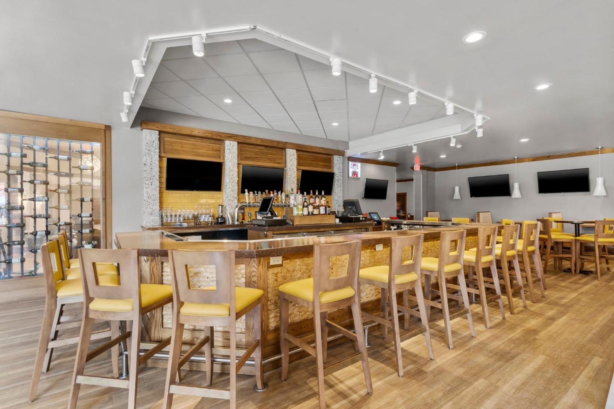 Holiday Inn Dubuque/Galena By Ihg Bagian luar foto