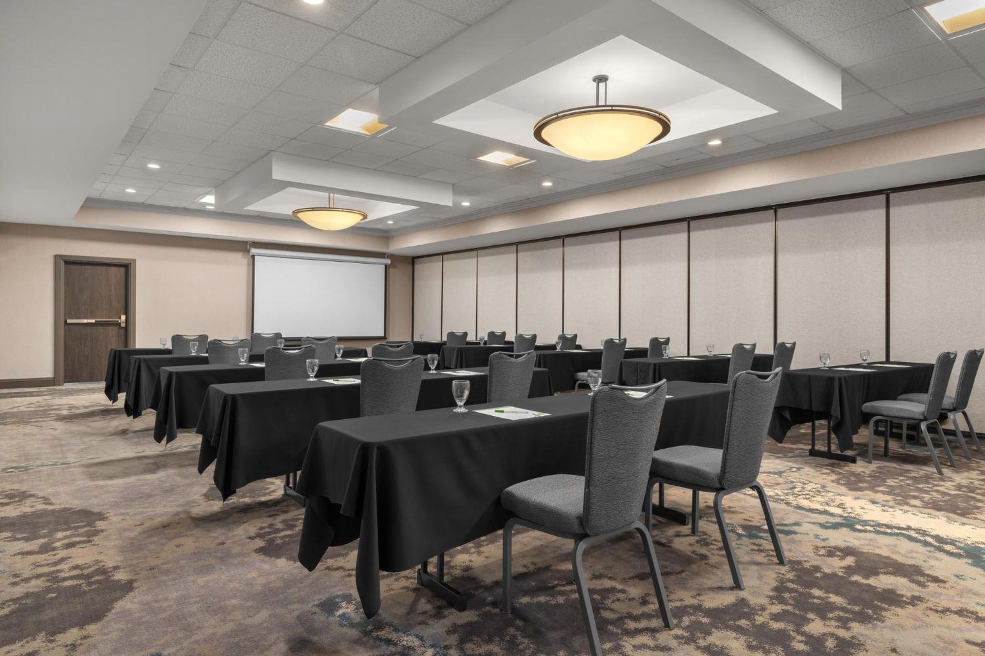 Holiday Inn Dubuque/Galena By Ihg Bagian luar foto