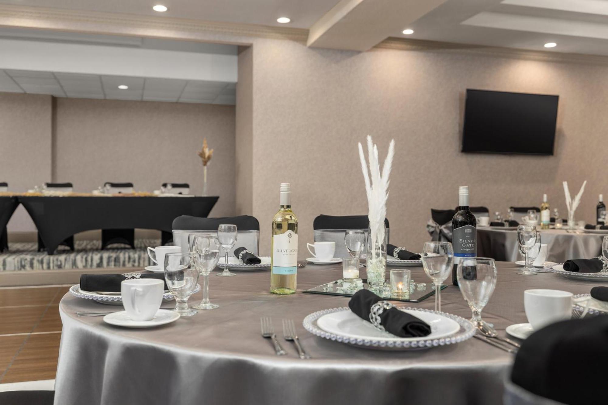 Holiday Inn Dubuque/Galena By Ihg Bagian luar foto