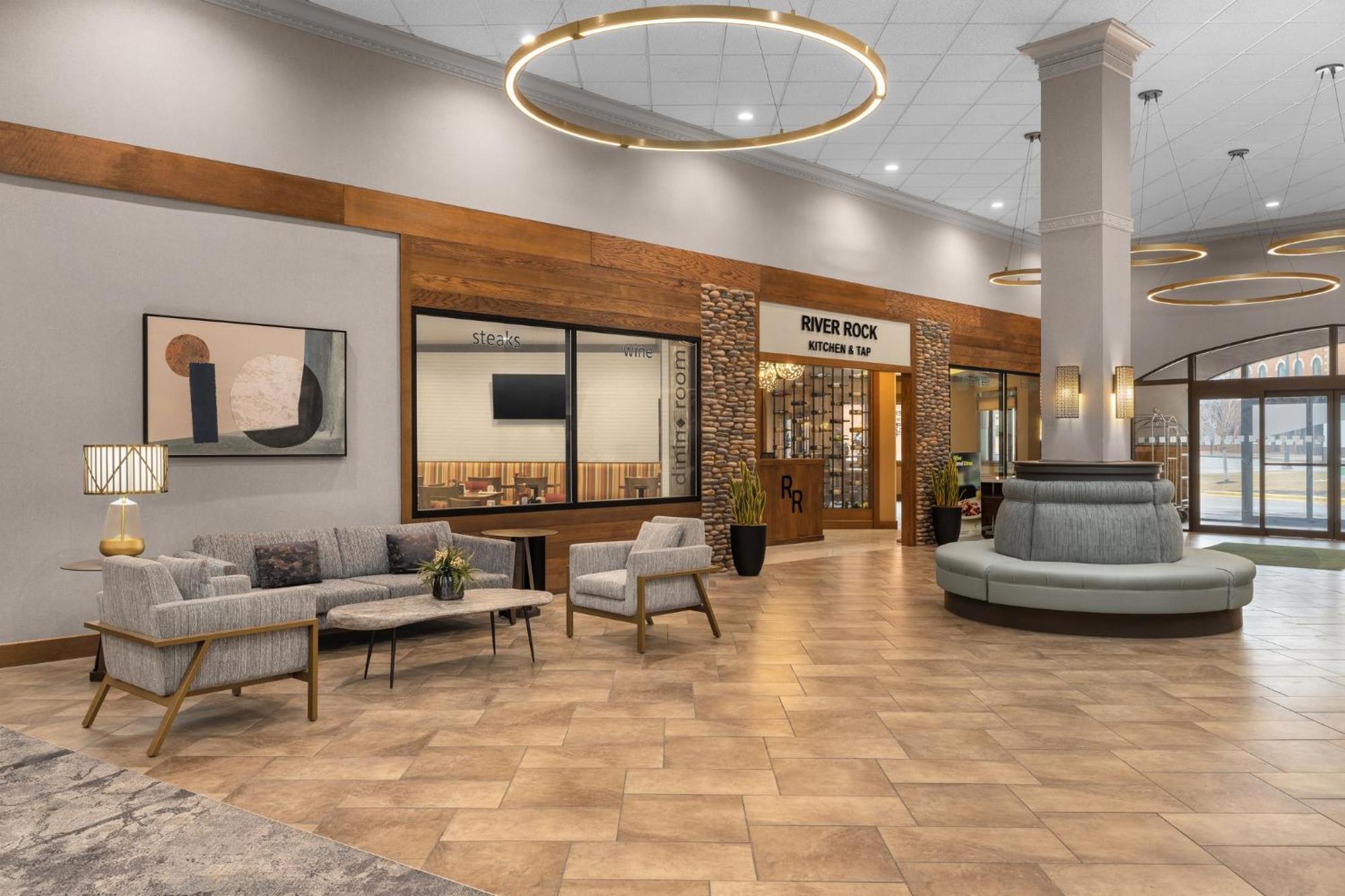 Holiday Inn Dubuque/Galena By Ihg Bagian luar foto