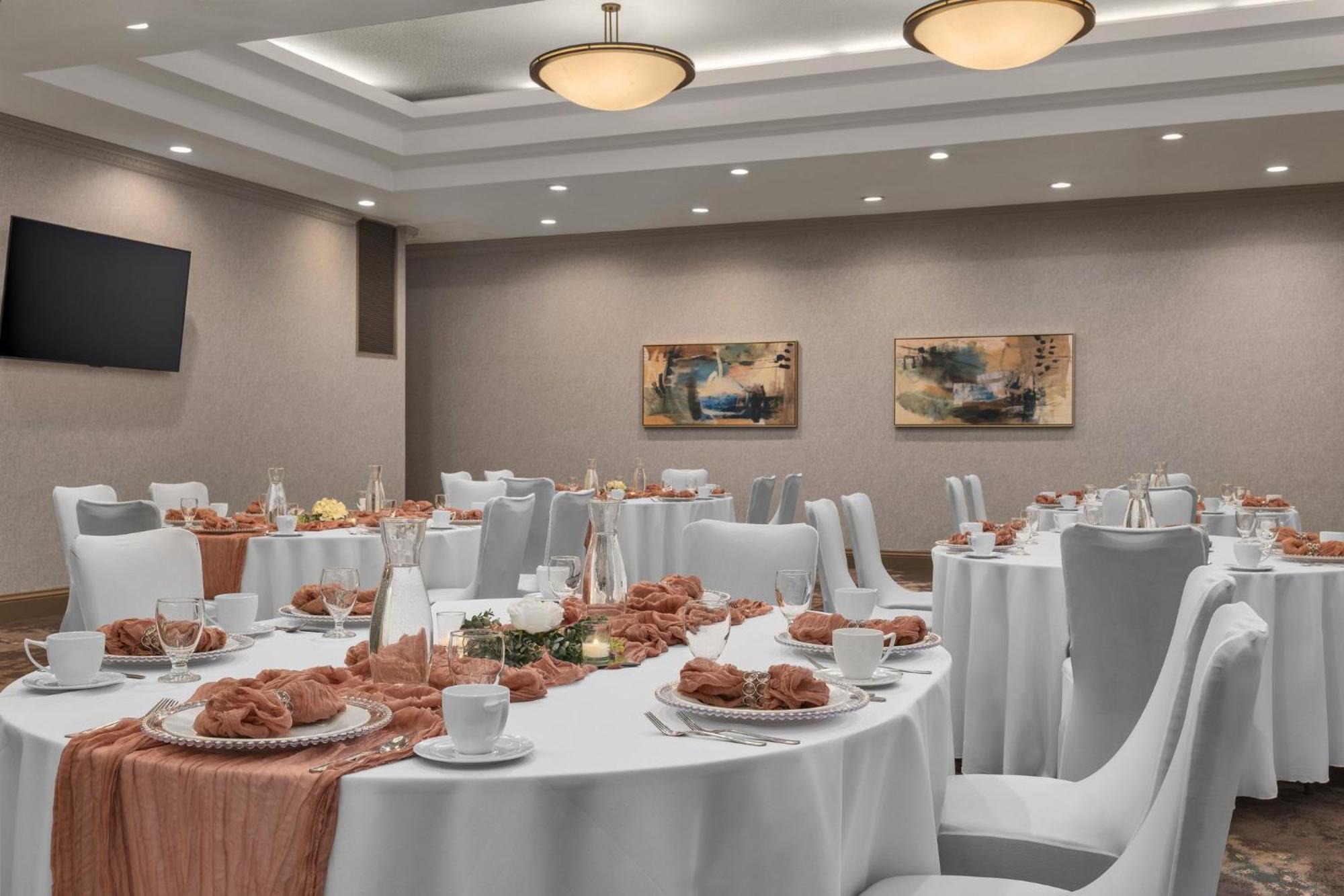 Holiday Inn Dubuque/Galena By Ihg Bagian luar foto