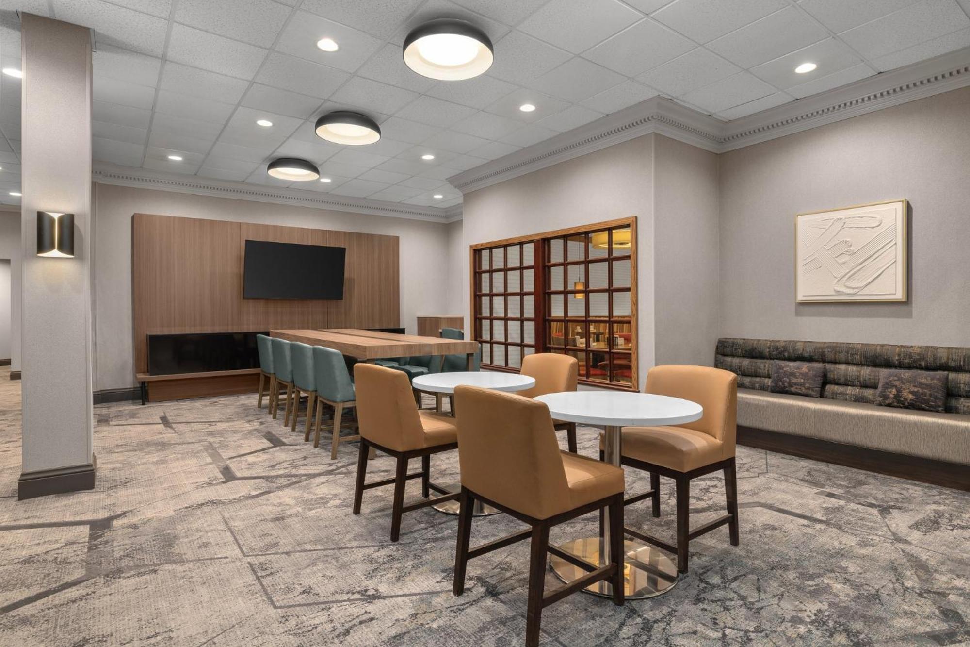 Holiday Inn Dubuque/Galena By Ihg Bagian luar foto