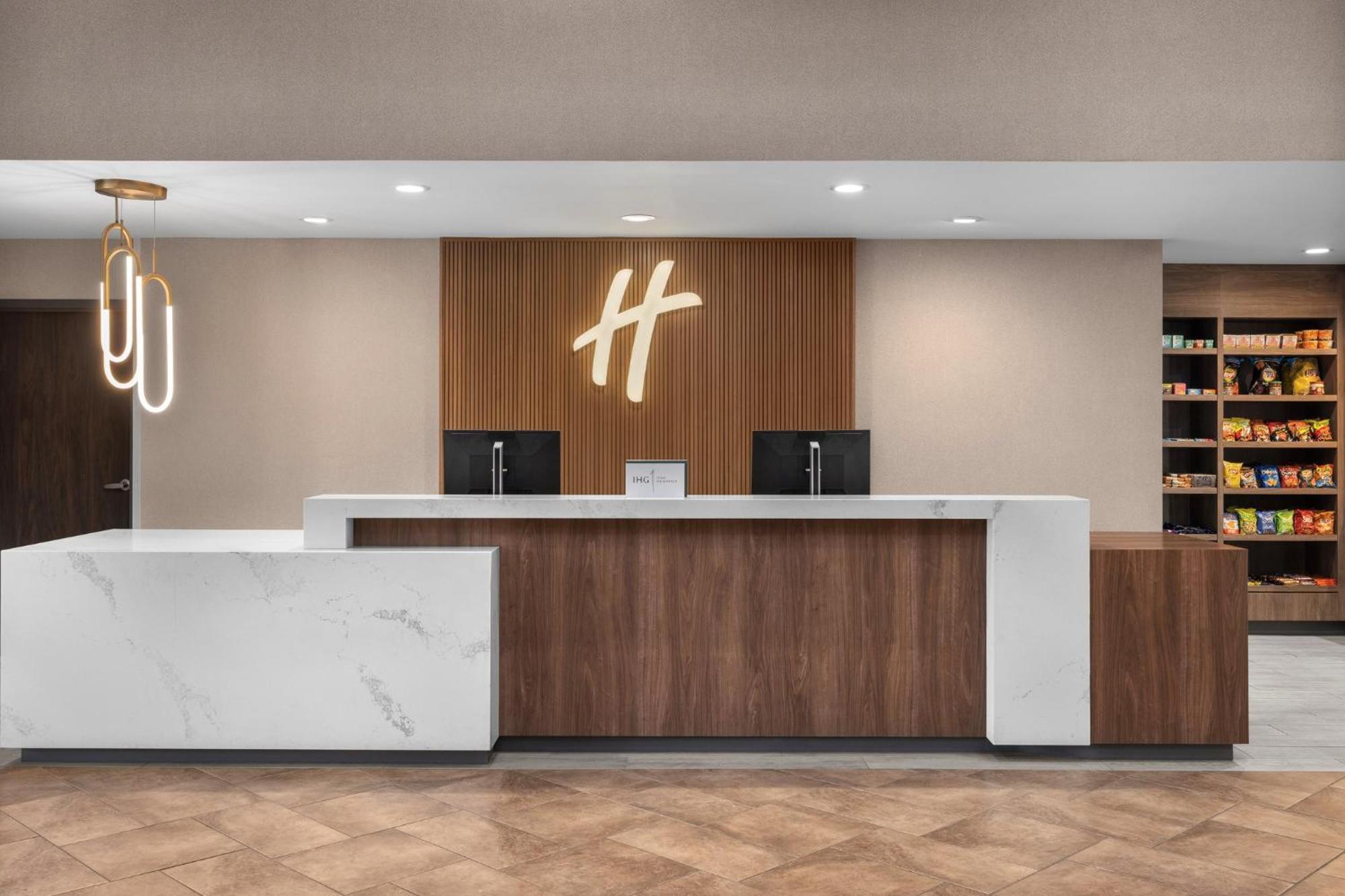 Holiday Inn Dubuque/Galena By Ihg Bagian luar foto