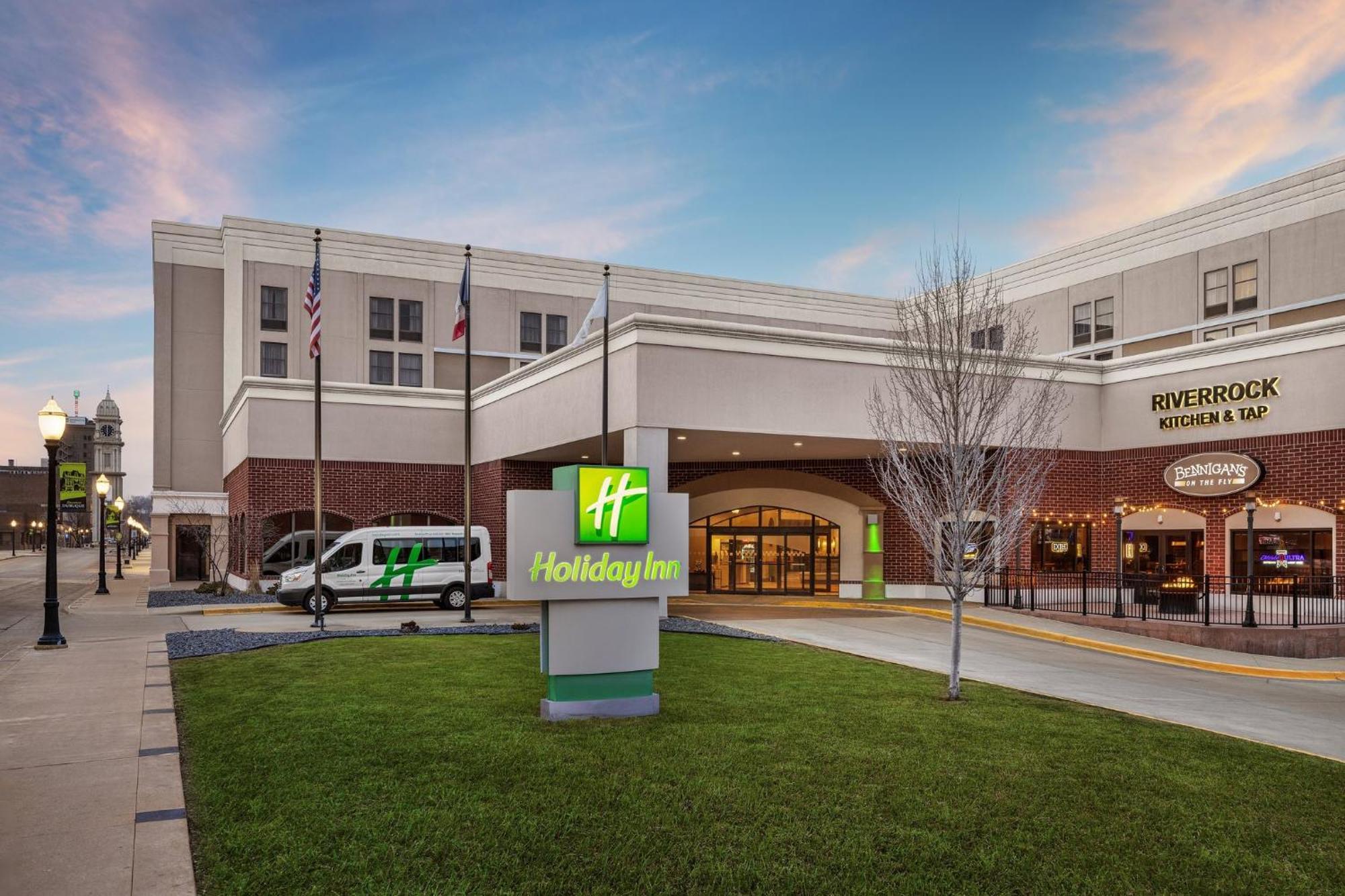Holiday Inn Dubuque/Galena By Ihg Bagian luar foto